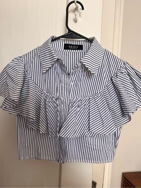 AKIRA White and Navy Striped Ruffle Cropped Button-Up Top